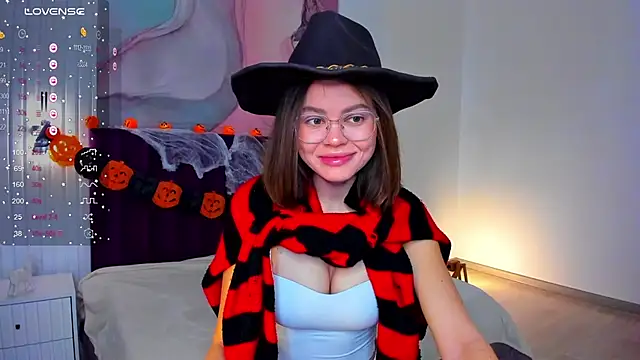 Kelly Cuutie online show from 10.27.25