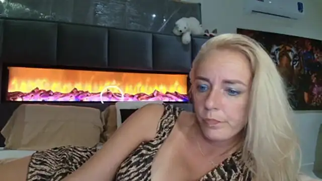 Snapshot of Wendysexyx chatting on 06.19.26 Wendysexyx online show from 06.19.26
