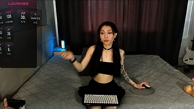 RoxieCrash online show from 10.13.25