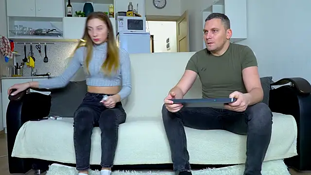 littlesweettifany online show from 12.04.25