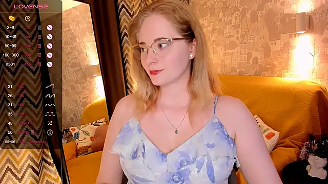 Snapshot of Aemilia_ chatting on 06.17.26 Aemilia online show from 06.17.26