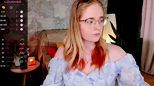 Snapshot of Aemilia_ chatting on 06.25.26 Aemilia online show from 06.25.26