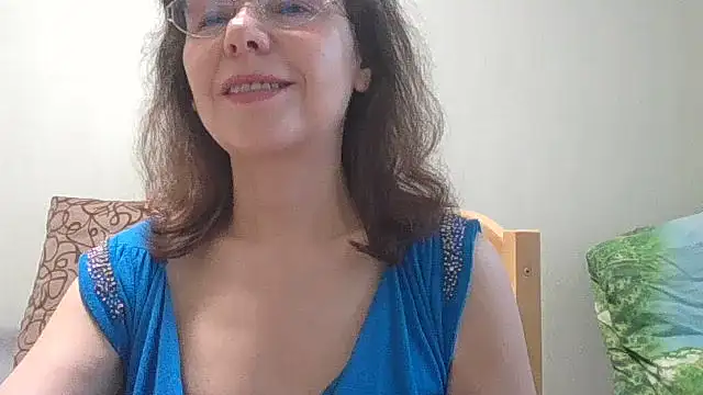 Snapshot of HollyJewel chatting on 06.17.26 HollyJewel online show from 06.17.26