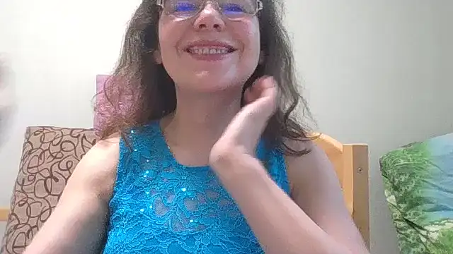 Snapshot of HollyJewel chatting on 06.19.26 HollyJewel online show from 06.19.26