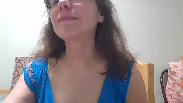 Snapshot of HollyJewel chatting on 06.21.26 HollyJewel online show from 06.21.26