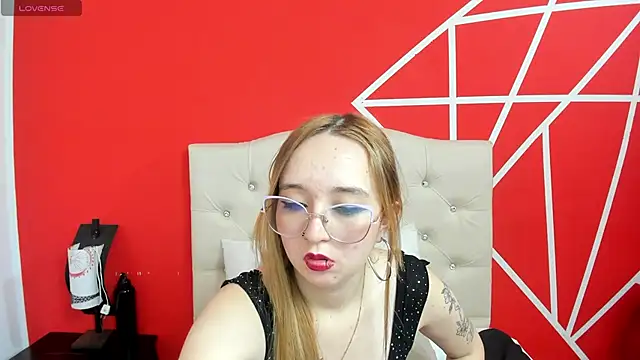 Liaroberts1 online show from 01.13.25