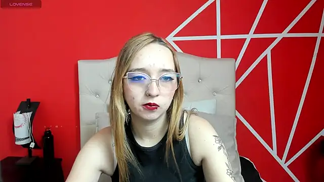 Liaroberts1 online show from 01.23.25