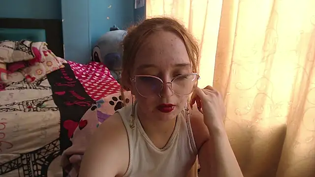 Liaroberts1 online show from 02.10.25