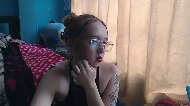 Liaroberts1 online show from 02.11.25