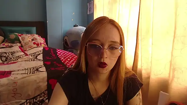 Liaroberts1 online show from 02.12.25