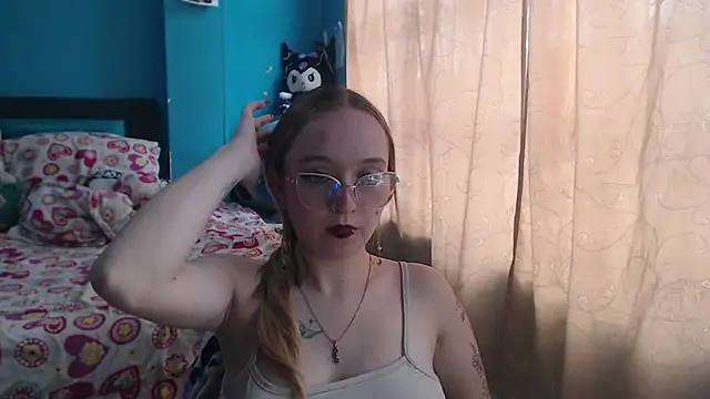 Liaroberts1 online show from 02.24.25