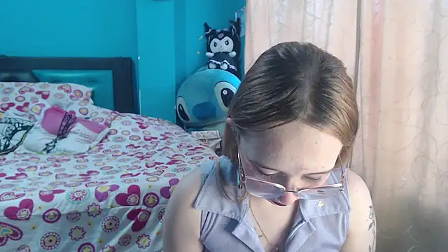 Liaroberts1 online show from 02.28.25