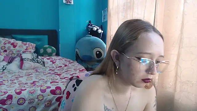 Liaroberts1 online show from 03.15.25