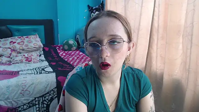 Liaroberts1 online show from 03.18.25