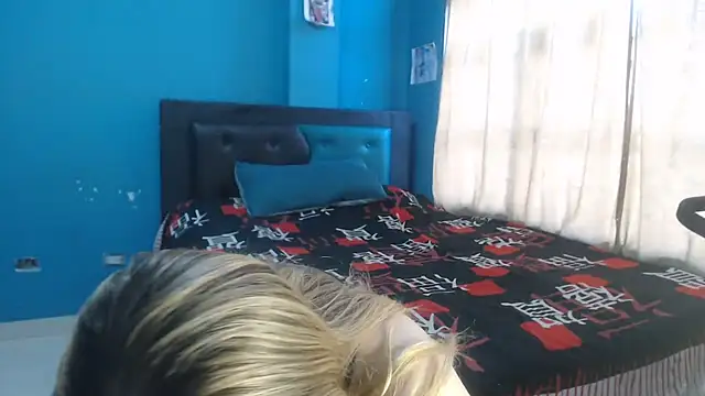 Liaroberts1 online show from 11.25.25