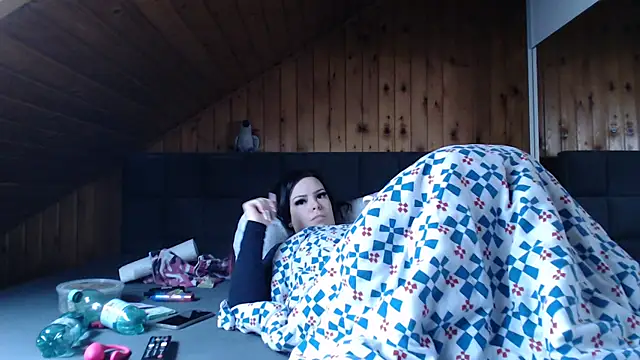 BoeseMoni1998 online show from 10.31.25