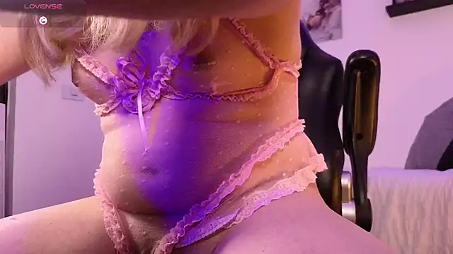 Snapshot of meloddysky chatting on 01.17.25 meloddysky online show from 01.17.25