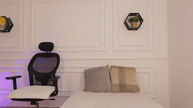 Snapshot of meloddysky chatting on 02.18.26 meloddysky online show from 02.18.26