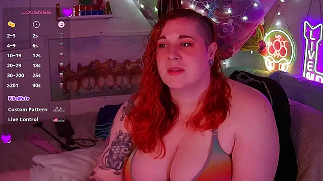 Snapshot of opalreigning chatting on 04.19.26 opalreigning online show from 04.19.26