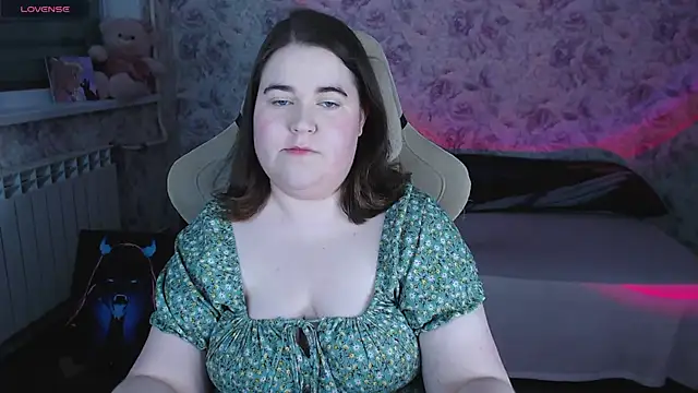 Snapshot of Estelle_Hicks chatting on 05.02.26 Estelle Hicks online show from 05.02.26