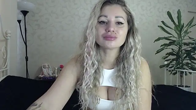 Snapshot of ShyEvaa chatting on 09.21.25 ShyEvaa online show from 09.21.25