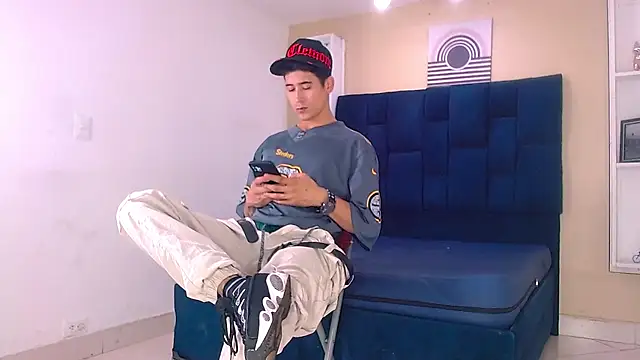 Snapshot of Jhonn_Rhyss chatting on 01.11.25 Jhonn Rhyss online show from 01.11.25