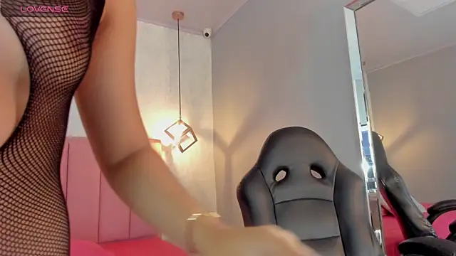 SUNNYCYRUS online show from 10.22.25