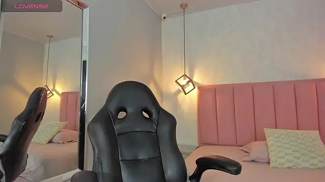 SUNNYCYRUS online show from 03.25.26