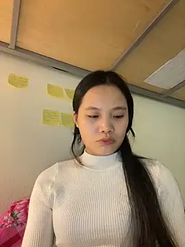 Snapshot of Be-MyMy chatting on 12.30.24 Be-MyMy online show from 12.30.24