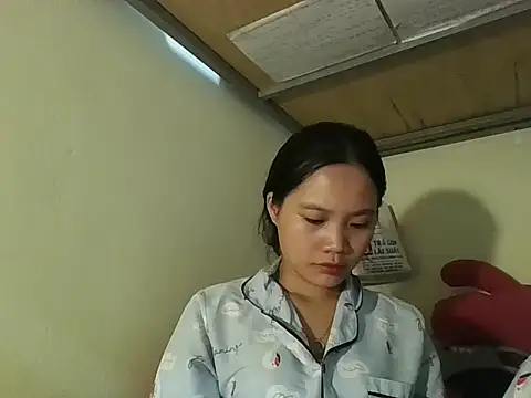 Snapshot of Be-MyMy chatting on 10.27.25 Be-MyMy online show from 10.27.25