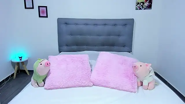 Agataowens online show from 01.29.25