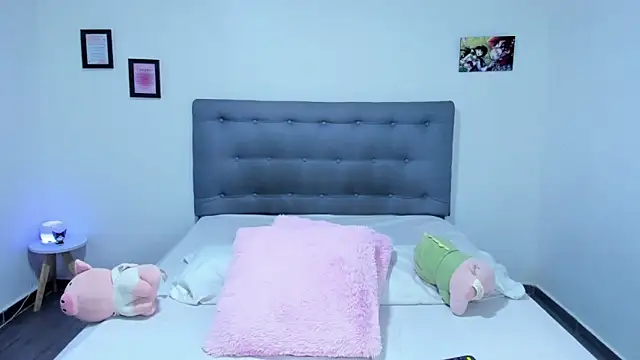 Agataowens online show from 02.18.25