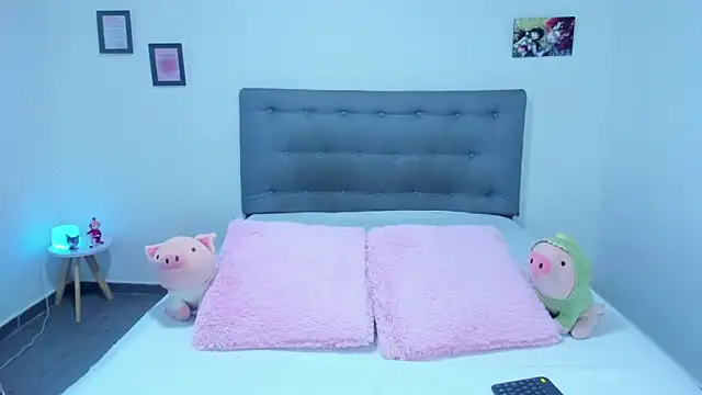 Agataowens online show from 09.24.25