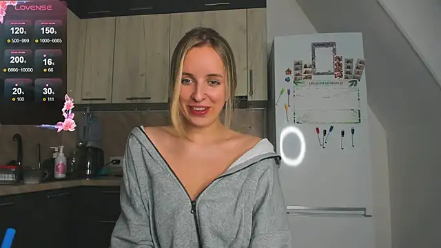 Snapshot of violet_blue_eyes chatting on 02.01.25 violet blue eyes online show from 02.01.25