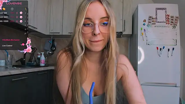 Snapshot of violet_blue_eyes chatting on 02.16.25 violet blue eyes online show from 02.16.25