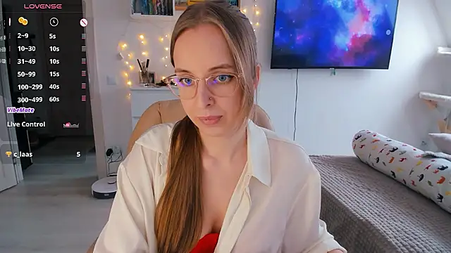 Snapshot of violet_blue_eyes chatting on 02.06.26 violet blue eyes online show from 02.06.26