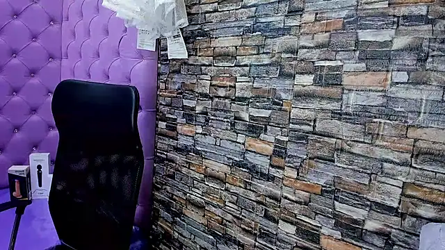 Snapshot of celeste_blue69 chatting on 12.04.24 celeste blue69 online show from 12.04.24