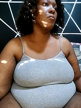 Snapshot of YummyChocolatexx2 chatting on 02.11.26 YummyChocolatexx2 online show from 02.11.26