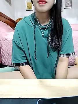 Snapshot of cream1299 chatting on 09.24.25 cream1299 online show from 09.24.25