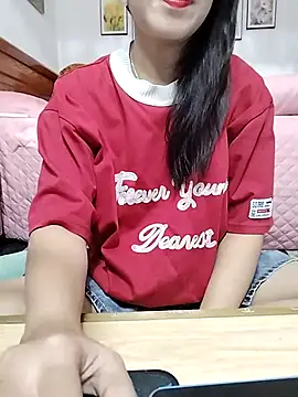 Snapshot of cream1299 chatting on 09.25.25 cream1299 online show from 09.25.25