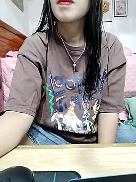 Snapshot of cream1299 chatting on 10.06.25 cream1299 online show from 10.06.25