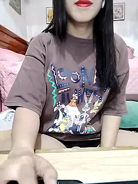 Snapshot of cream1299 chatting on 10.17.25 cream1299 online show from 10.17.25