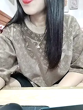 Snapshot of cream1299 chatting on 10.23.25 cream1299 online show from 10.23.25