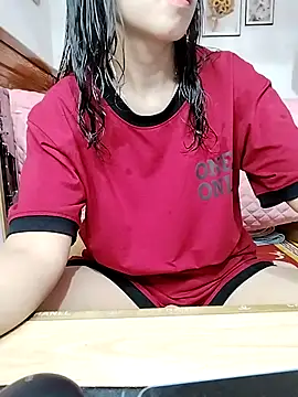 Snapshot of cream1299 chatting on 11.07.25 cream1299 online show from 11.07.25