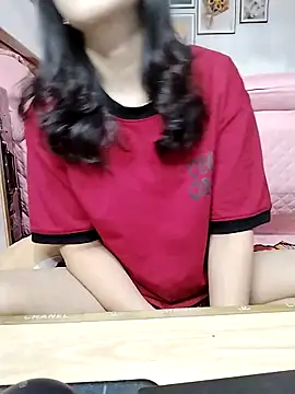 Snapshot of cream1299 chatting on 11.18.25 cream1299 online show from 11.18.25