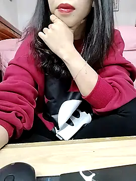 Snapshot of cream1299 chatting on 11.19.25 cream1299 online show from 11.19.25