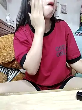 Snapshot of cream1299 chatting on 12.17.25 cream1299 online show from 12.17.25