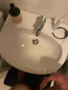 Snapshot of Banana_Boy chatting on 12.19.24 Banana Boy online show from 12.19.24