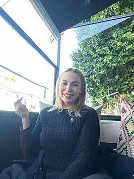 Snapshot of Evamaslow chatting on 12.22.24 Evamaslow online show from 12.22.24