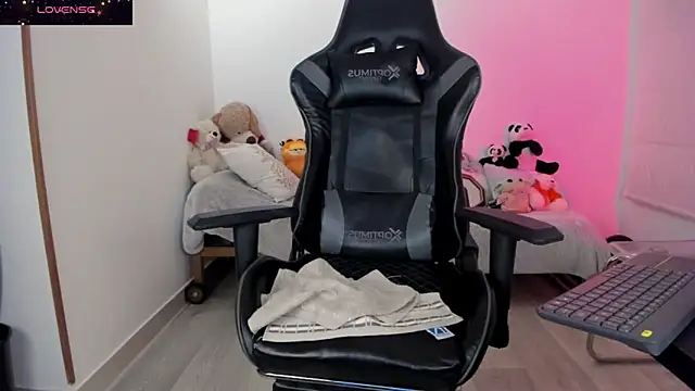 Biancastrongg online show from 03.27.26